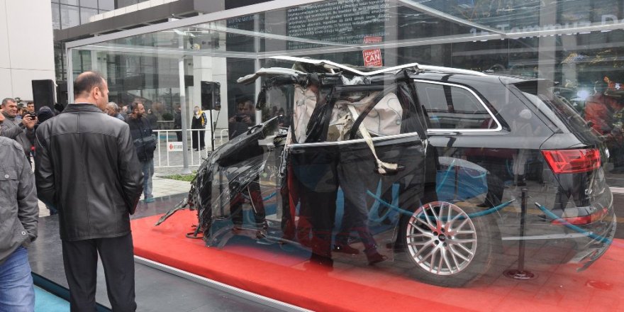 Darbecilerin tankla ezdiği araç Ümraniye’de sergileniyor