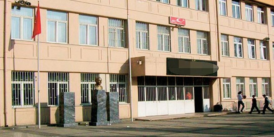 İstanbul'da ortaokulda dehşet!
