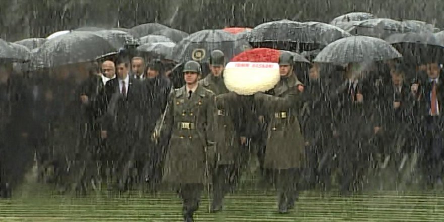 Anıtkabir’de kar altında tören