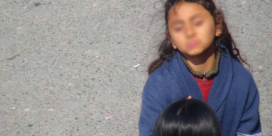 23 Nisan’da dilenen çocuklar yürek burktu