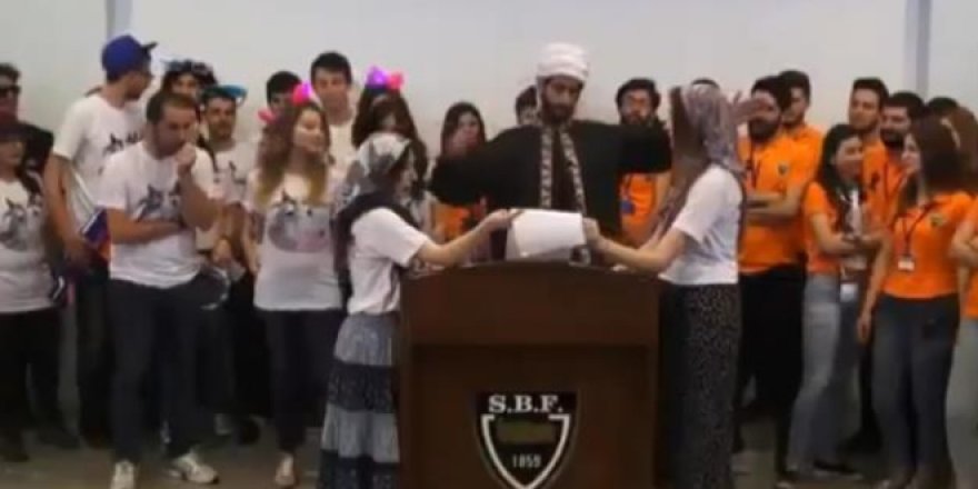 Skandal 'İnek Bayramı' gösterisi yasaklandı