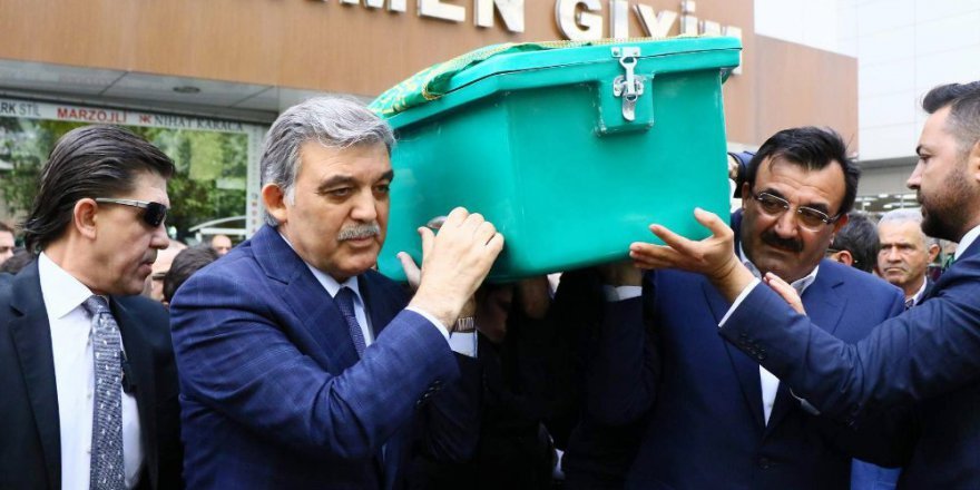 Abdullah Gül cenazeyi omuzladı