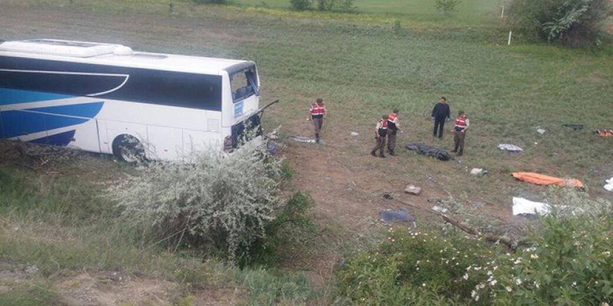 Katliam gibi kaza: 8 ölü, 32 yaralı