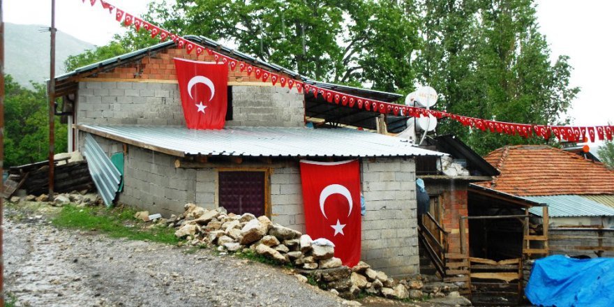 Şehidin En Büyük Hayali, Prefabrik Evde yaşayan Ailesine...