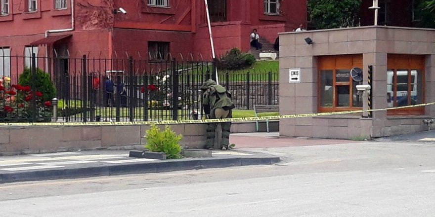 Eski Başbakanlık binasında bomba alarmı