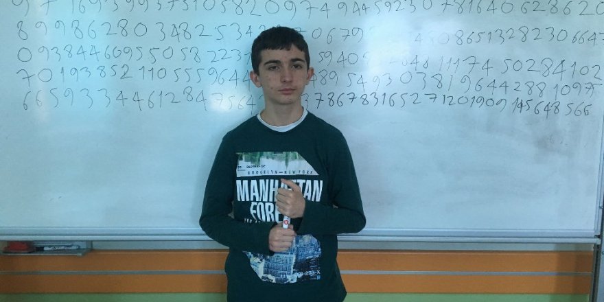 Pi sayısının 3 bin 141 basamağını ezberledi