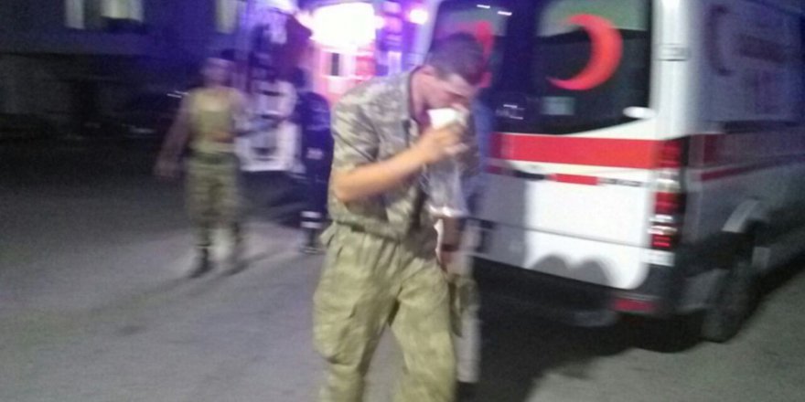 Yine Manisa: 80 asker hastaneye kaldırıldı
