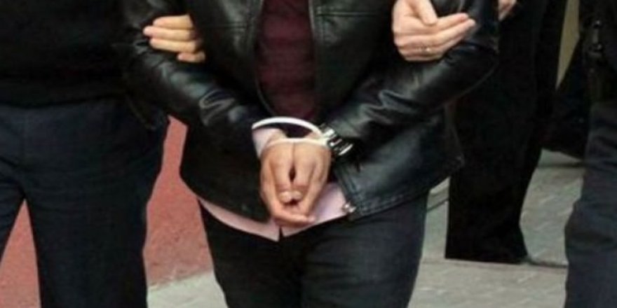 Bilgisayarına sıkışan "Gülen CD"si öğretmeni yakalattı