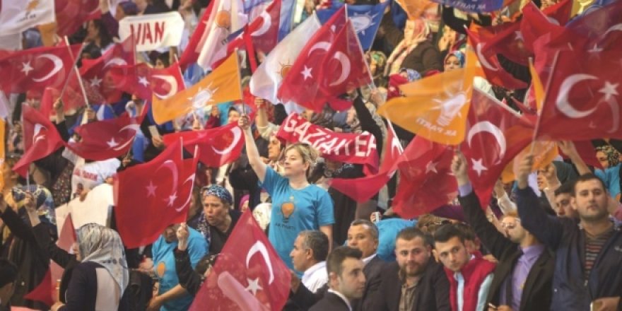 AK Parti'de teşkilatların yarısı değişecek