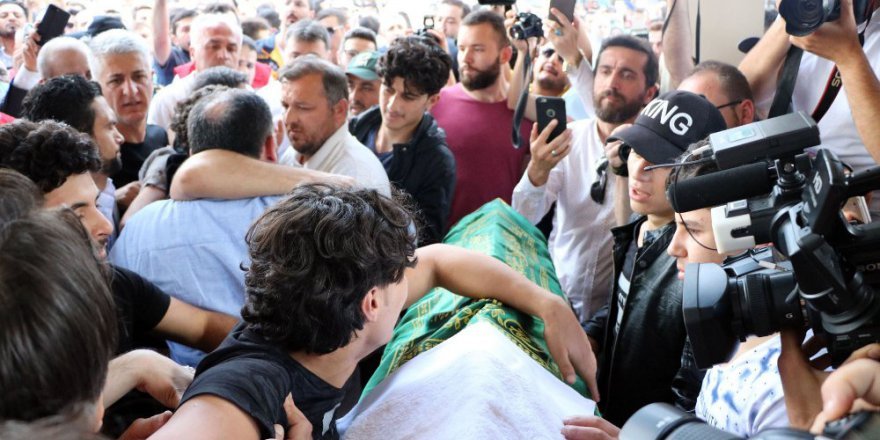 Sakarya'daki Vahşetin Kurbanlarını Binlerce Vatandaş Uğurladı