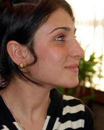 Okumak için küpesini sattı