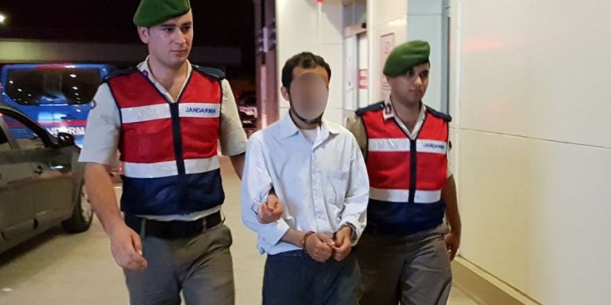Otobüsteki bayrağı indrmeye kalktı, linçten jandarma kurtardı