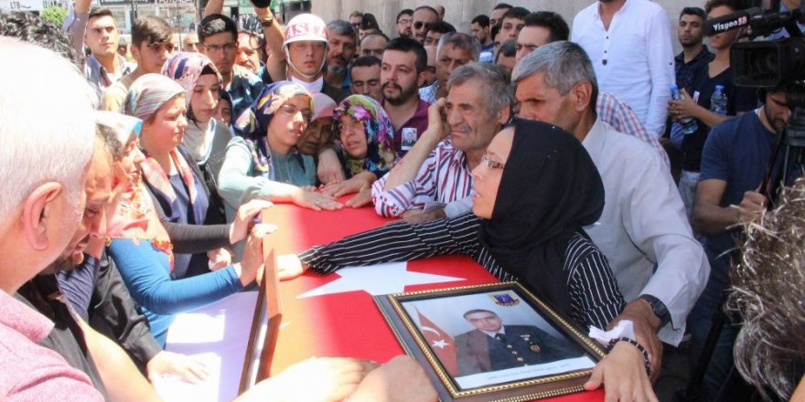 Sivas şehidini son yolculuğuna uğurluyor