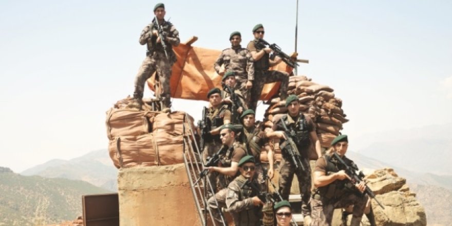 Özel Harekat polislerinden Çukurca pozu