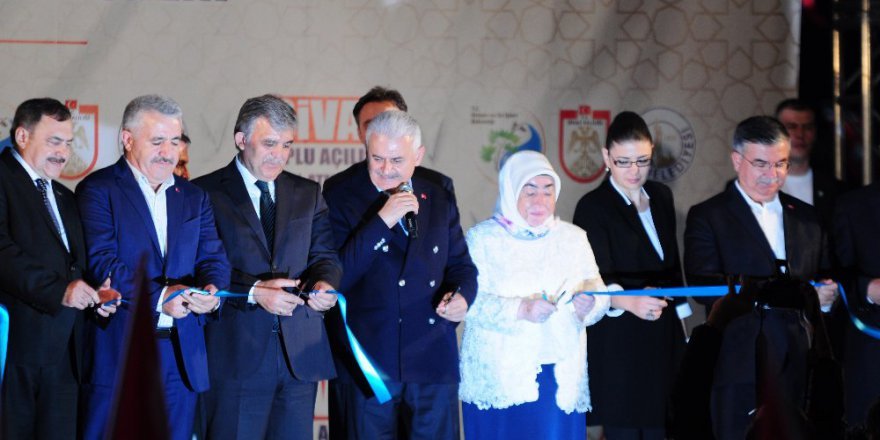Başbakan Yıldırım’a Abdullah Gül de eşlik etti