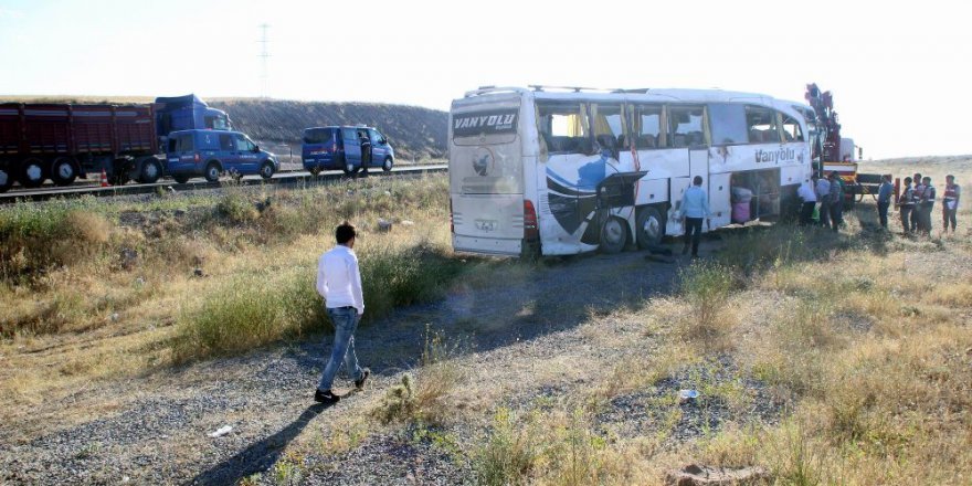 İki ilde otobüs kazası: 55 yaralı