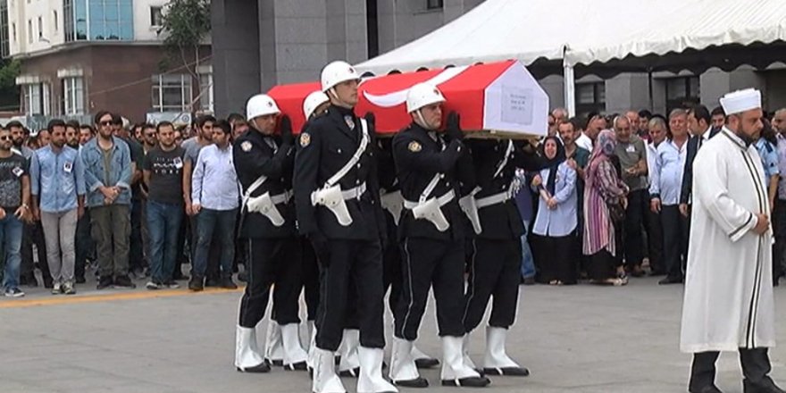İstanbul şehidi için tören
