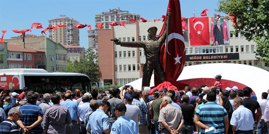Şehit Ömer Halisdemir’in heykeli kaldırıldı