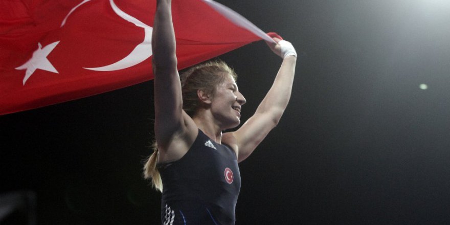 Yasemin Adar Güreşte Altın Madalya Kazanarak Tarihe Geçti