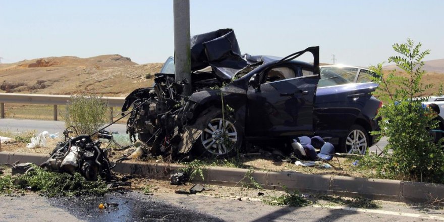 Ters yöne giren araç, dekan ve oğlunun ölümüne neden oldu