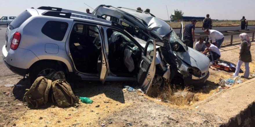Askerlerin olduğu araç başka araçla çarpıştı: 2 ölü, 7 yaralı