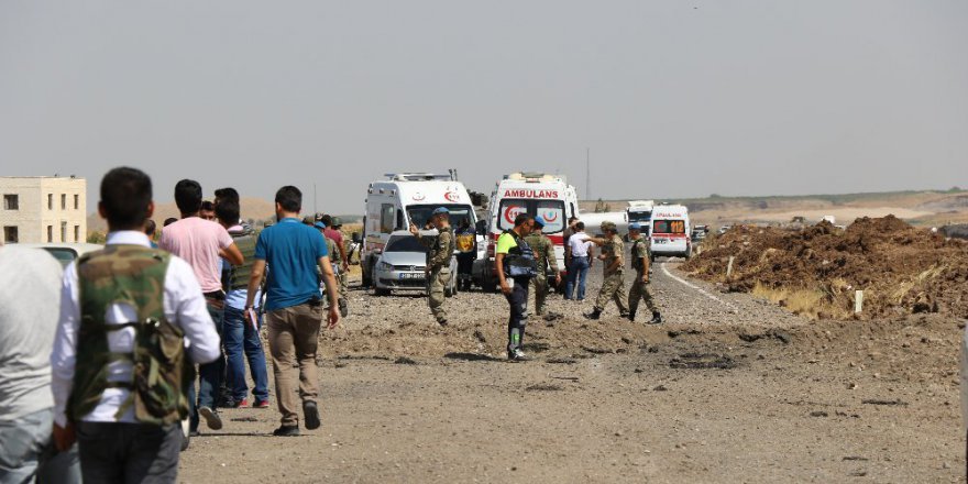 Diyarbakır’da askeri aracın geçişinde patlama: 2 şehit