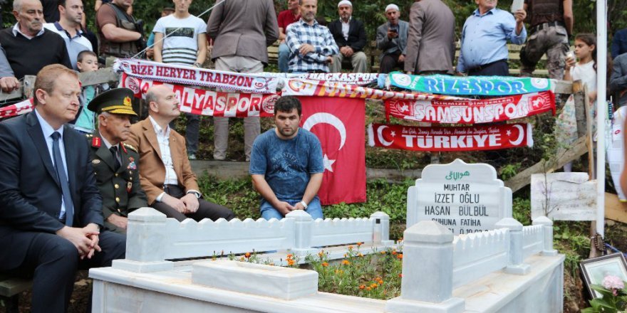 Bakan Soylu’dan Eren Bülbül’ün mezarına ziyaret