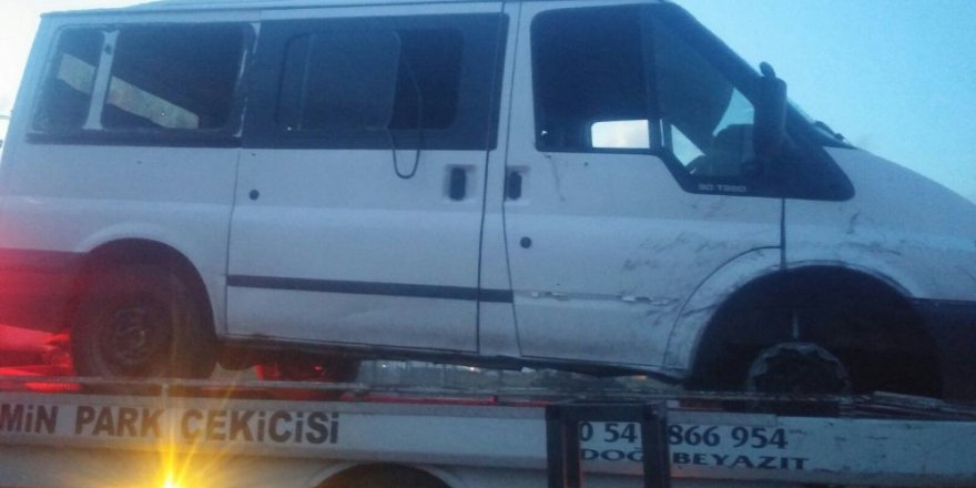 Ağrı’da teröristler minibüse ateş açtı: 3 ölü, 4 yaralı