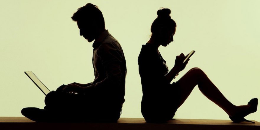 Bir dakika kitap, 3 saat telefon