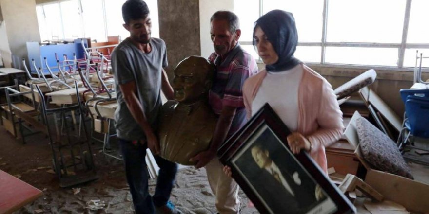 FETÖ’cüler Atatürk büstünü inşaat artıklarının arasına atmış