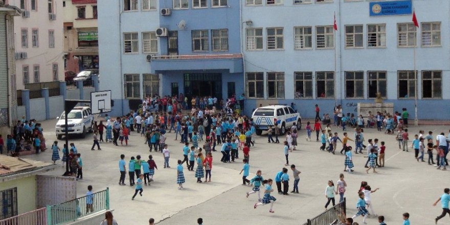 İlkokul öğrencisinin çantasında tabanca bulundu