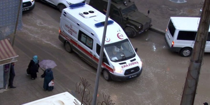 Polis noktasına yıldırım düştü: 3 yaralı