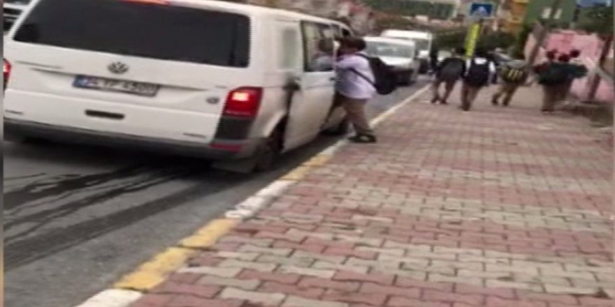 10 kişilik minibüste 21 öğrenci taşıyan servis şoförü bu kadarına pes dedirtti.
