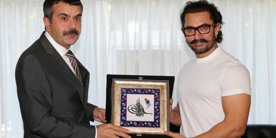 Müsteşar Tekin, Bollywood yıldızı Khan´ı kabul etti