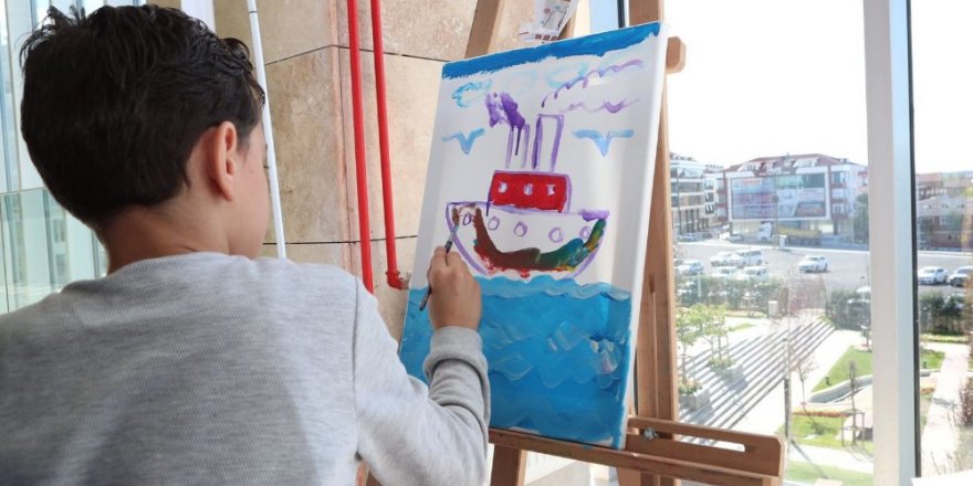 Türkiye'ye sığınan Suriyeli çocuklar, hayallerini resmetti.