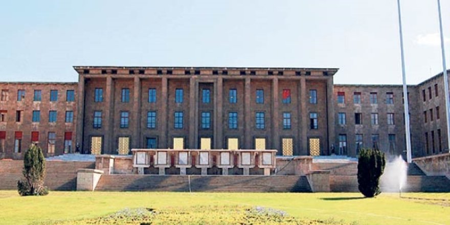 TBMM, 10 Bin TL Üzeri Maaşlı "Kadrolu Boş Gezenler"e İş Aranıyor