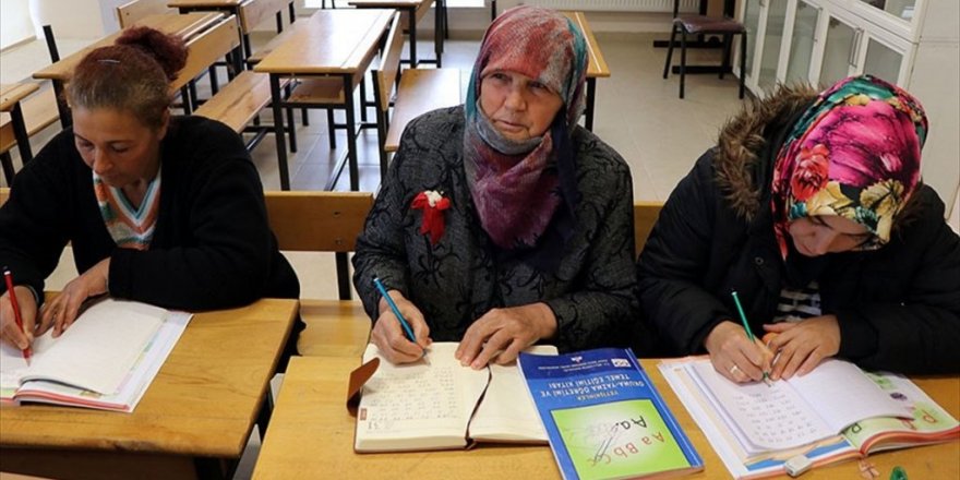 Okuma yazmayı 72 yaşında öğrendi