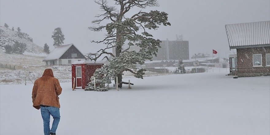 Kartalkaya'ya sezonun ilk karı yağdı