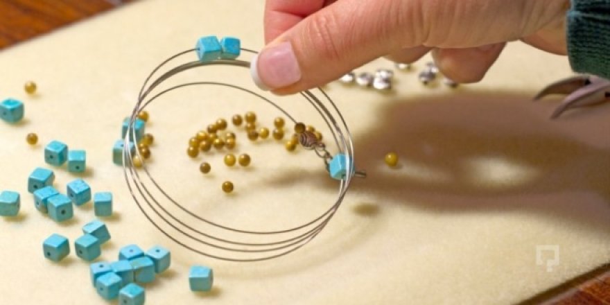 Öğretmen adayı atanamayınca takı tasarımcısı oldu