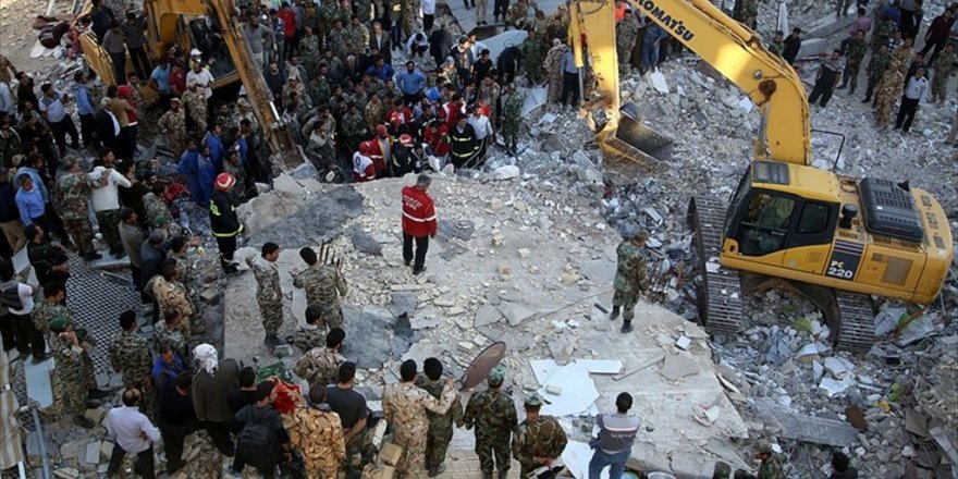 İran'da Deprem Nedeniyle Ölenlerin Sayısı 407 Oldu