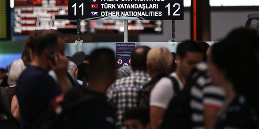 Memurlara yurt dışına çıkışlarda belge zorunluluğu kaldırıldı