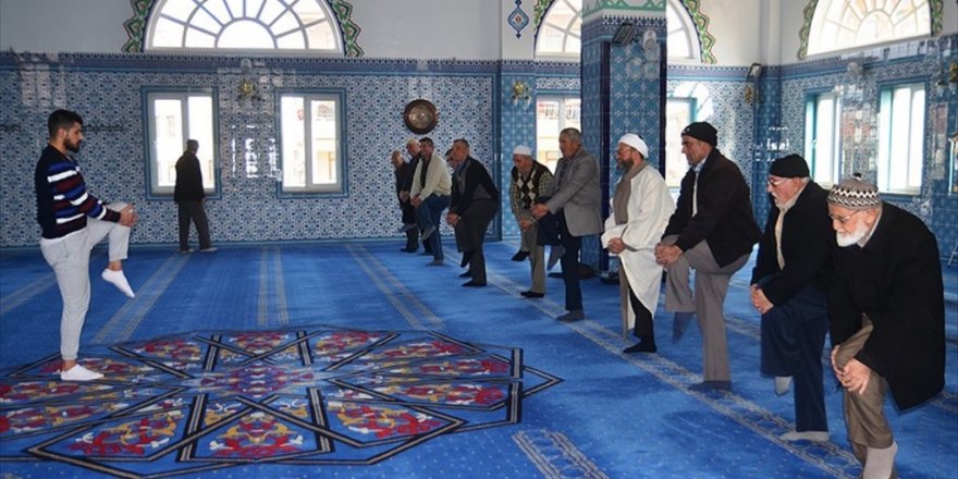 Üniversite Öğrencilerinden 'Beş Vakit Namaz Bir Vakit Spor' Projesi