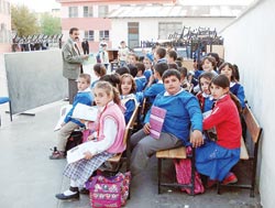 Kara tahta artık bahçede!