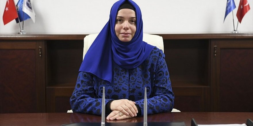 Diyanet'in ilk kadın başkan yardımcısı göreve başladı