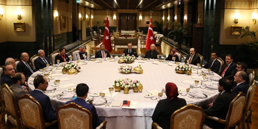 Erdoğan, Beştepe Sofrası’nda Eğitimcileri Ağırladı