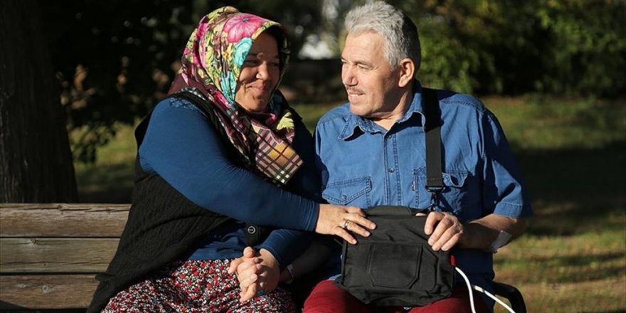 Kalbini 'elinde' taşıyor