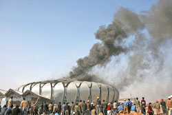 Çinin olim­pi­yat sta­dı kül ol­du