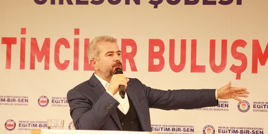 Politika yapanların yüzü eğitim çalışanlarına dönük olmalıdır