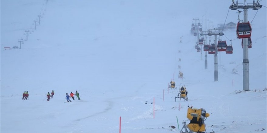 Erciyes'te kayak sezonu açıldı