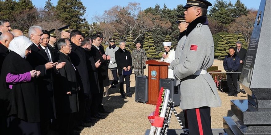 Başbakan Yıldırım Güney Kore'de Türk Şehitliğini ziyaret etti